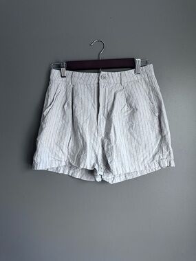 CIDER Women’s Beige Pinstripe High Waisted Casual Shorts – Size Medium